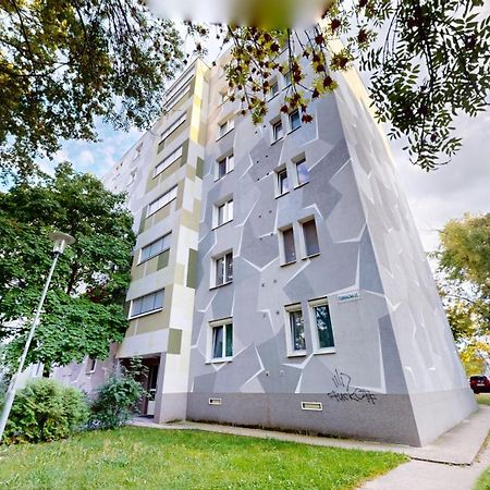 Modern 2 Bedroom Apt - Free Parking Μπρατισλάβα Εξωτερικό φωτογραφία
