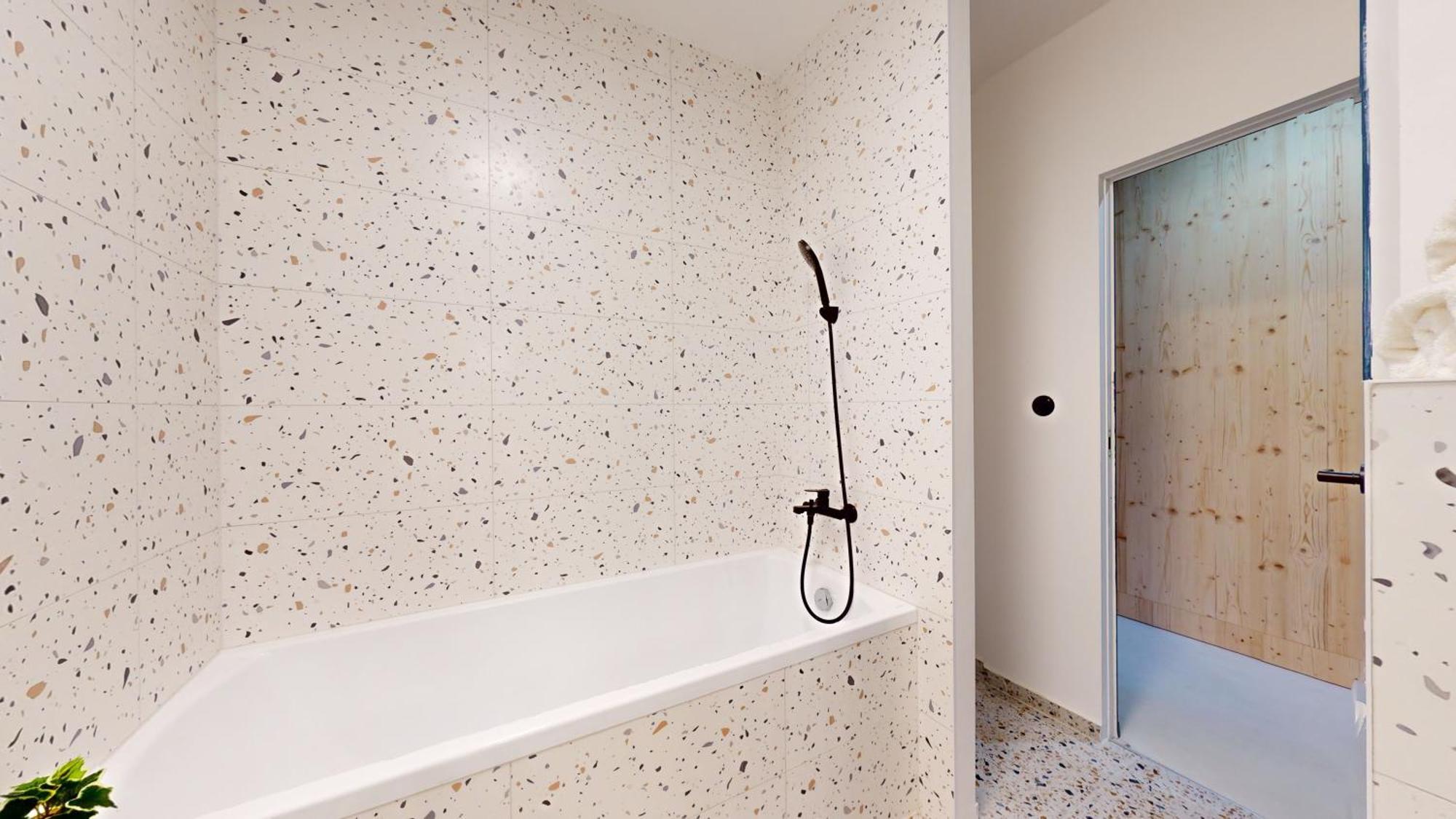 Modern 2 Bedroom Apt - Free Parking Μπρατισλάβα Εξωτερικό φωτογραφία